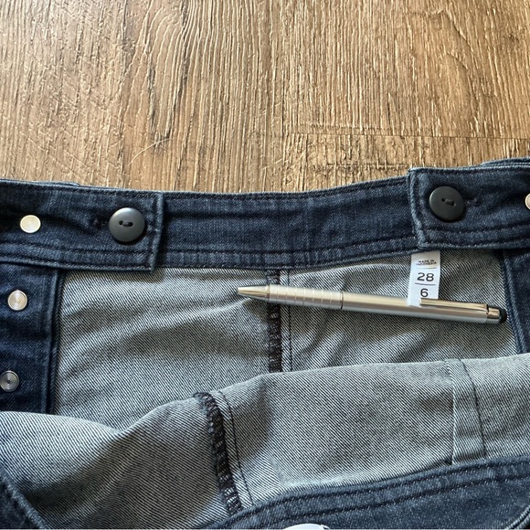 Loft Button Front Pull-on Denim Shorts Size 28/6 - Picture 5 of 8